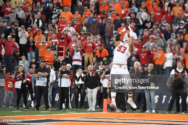 Wisconsin Badgers Defensive End Isaac Townsend makes the go ahead touchdown catch in the fourth quarter of the college football game between the...