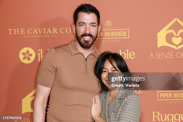 Drew Scott and Linda Phan at the A Sense of Home Gala held on October 21, 2023 in Los Angeles, California.