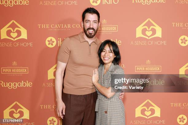 Drew Scott and Linda Phan at the A Sense of Home Gala held on October 21, 2023 in Los Angeles, California.