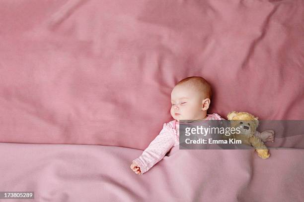 baby girl sleeping in bed - baby sleep imagens e fotografias de stock