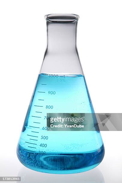 blue lab beaker used in lab research(with clipping path) - beaker 個照片及圖片檔
