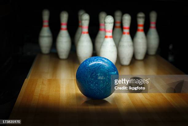 bowling-deck - bowling pin stock-fotos und bilder