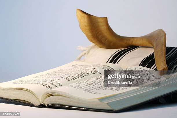 rosch haschana und yom kippur series - shofar stock-fotos und bilder