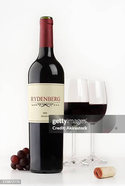 レッドワイン - ワインボトル ストックフォトと画像