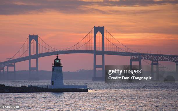 goat island lighthouse in newport - newport-rhode-island stockfoto's en -beelden