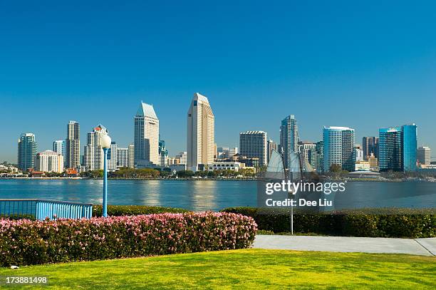 ville de san diego et le parc - mission bay san diego photos et images de collection