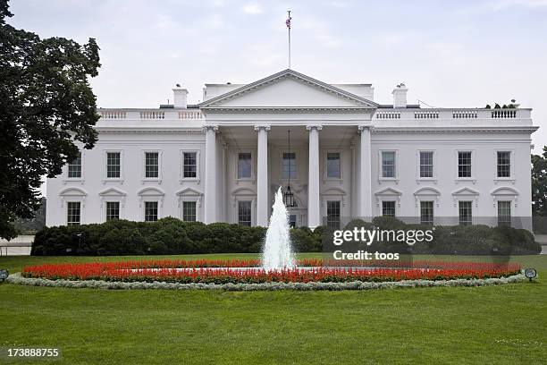the white house (xxl) - landscape design front of house stock pictures, royalty-free photos & images