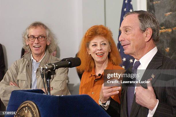 New York City Mayor Michael Bloomberg announces his approval for artists Christo and Jeanne-Calude to "wrap" Central Park's promenades January 22,...