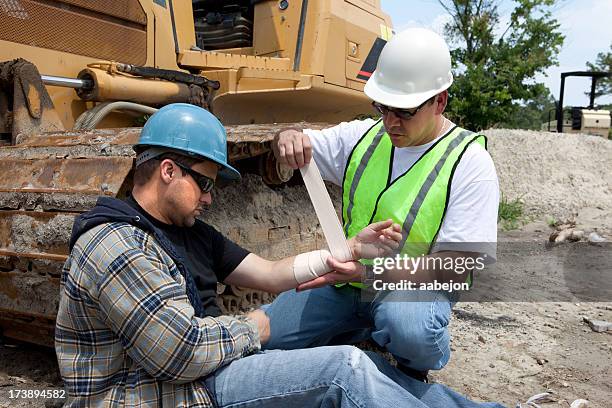 lesões de trabalho - building site accidents imagens e fotografias de stock