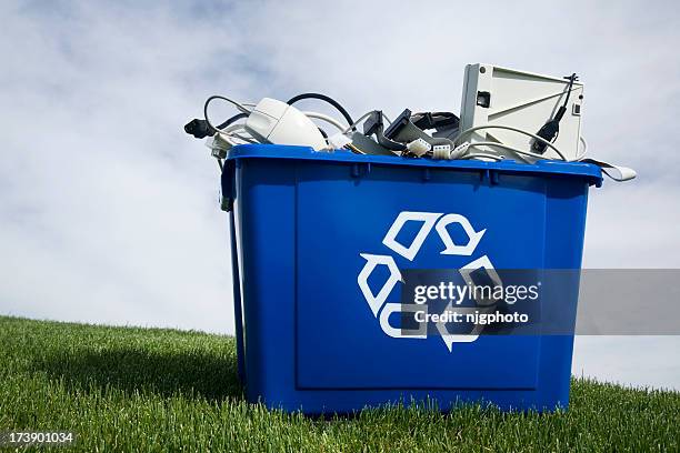 reciclar serie - símbolo de reciclaje fotografías e imágenes de stock