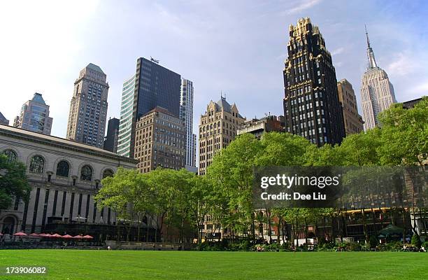 midtown manhattan skyscrapers and bryant park - bryant park bildbanksfoton och bilder