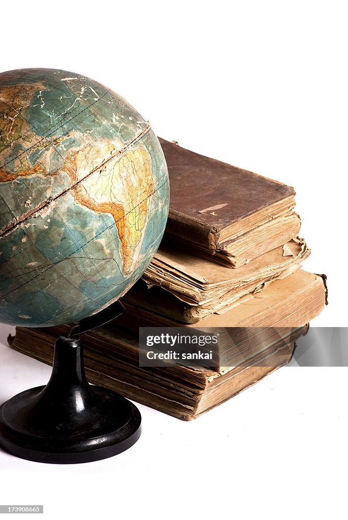 Antiguidade globo e livros