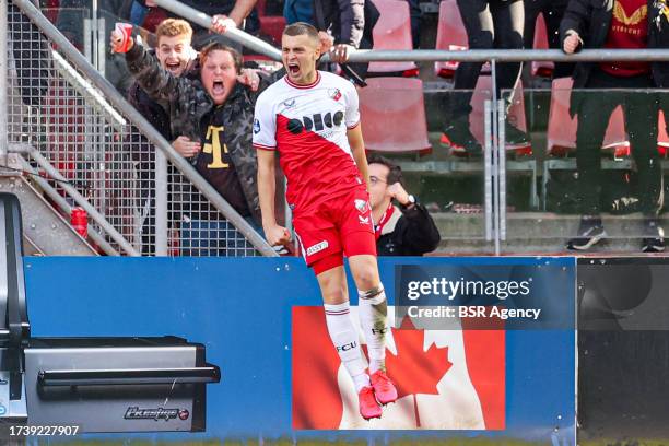 Oscar Fraulo of FC Utrecht celebrates the fourth goal during the Dutch Eredivisie match between FC Utrecht and Ajax at Stadion Galgenwaard on October...