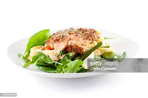 ensalada de salmón asado - plato vajilla fotografías e imágenes de stock