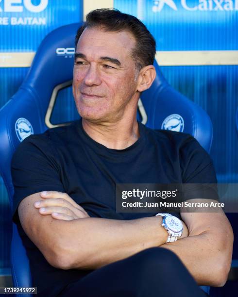 Head coach Luis Garcia Plaza of Deportivo Alaves looks on prior to the LaLiga EA Sports match between Deportivo Alaves and Real Betis at Estadio de...