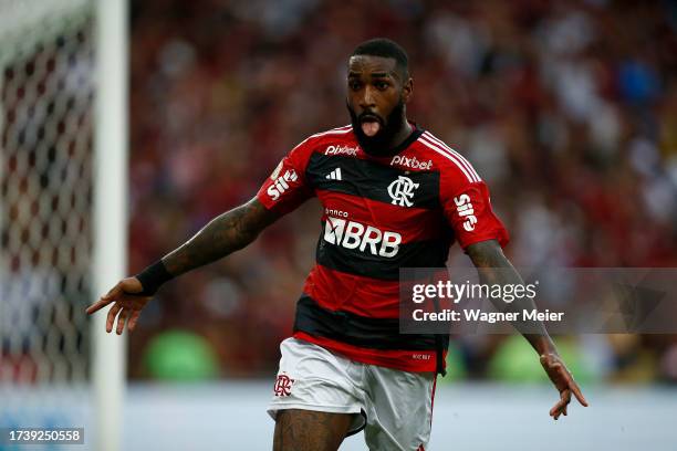 Gerson of Flamengo celebrates after scoring the team's first goal during the match between Flamengo and Vasco Da Gama as part of Brasileirao 2023 at...