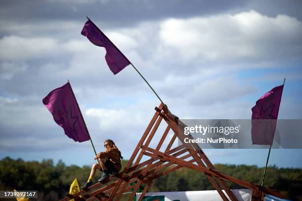 Nearly 10 000 people participated to a week end of action called 'Ramdam sur le Macadam' in the Tarn department against the decried highway A69...