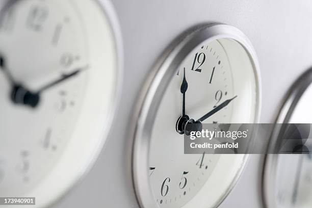 zona horaria relojes - zona horaria fotografías e imágenes de stock