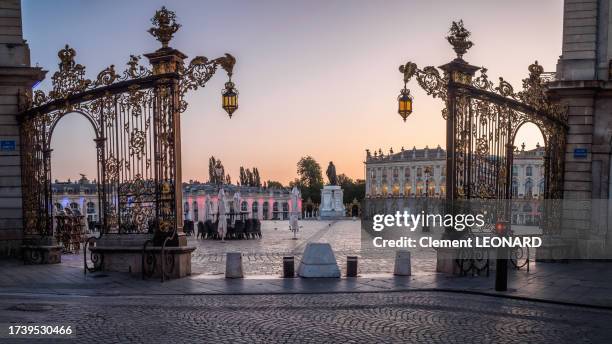 place stanislas (stanislaw square) as seen from the south-west entrance with the rococo gilded grates in the foreground, nancy, meurthe et moselle, lorraine, eastern france. - stanislas stock pictures, royalty-free photos & images