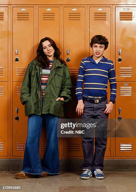 Season 1 Gallery -- Pictured: John Francis Daley as Sam Weir and Linda Cardellini as Lindsay Weir --
