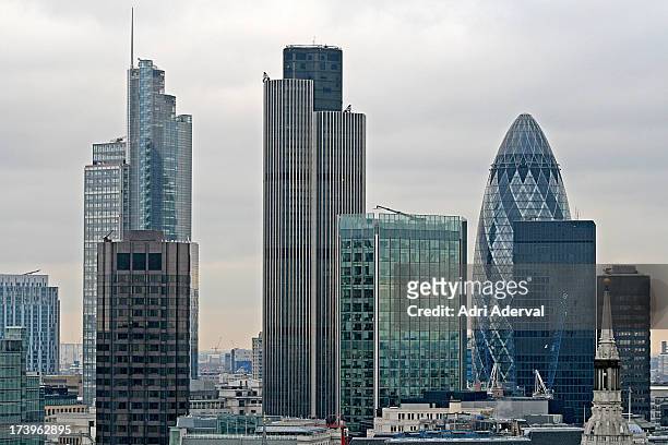 london skyline - 2010 fotografías e imágenes de stock
