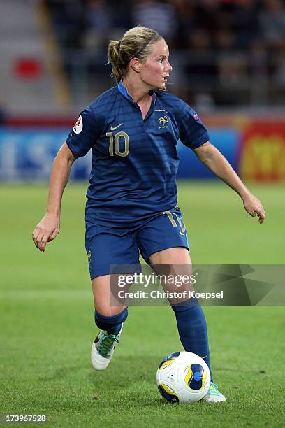 Amandine Henry of France runs with the ball during the UEFA Women's EURO 2013 Group C match between France and England at Linkoping Arena on July 18,...