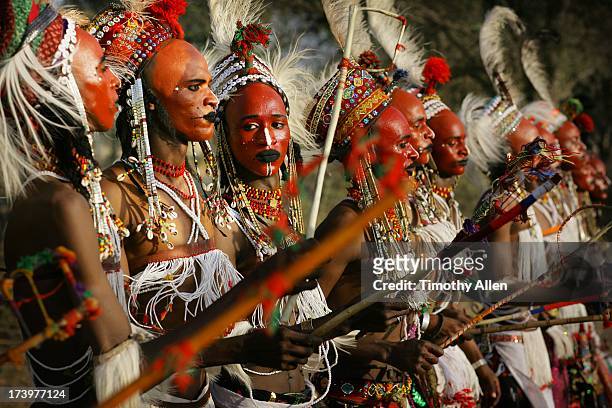 a line of men with red ochre face paint dancing - gerewol courtship ritual competition stock pictures, royalty-free photos & images