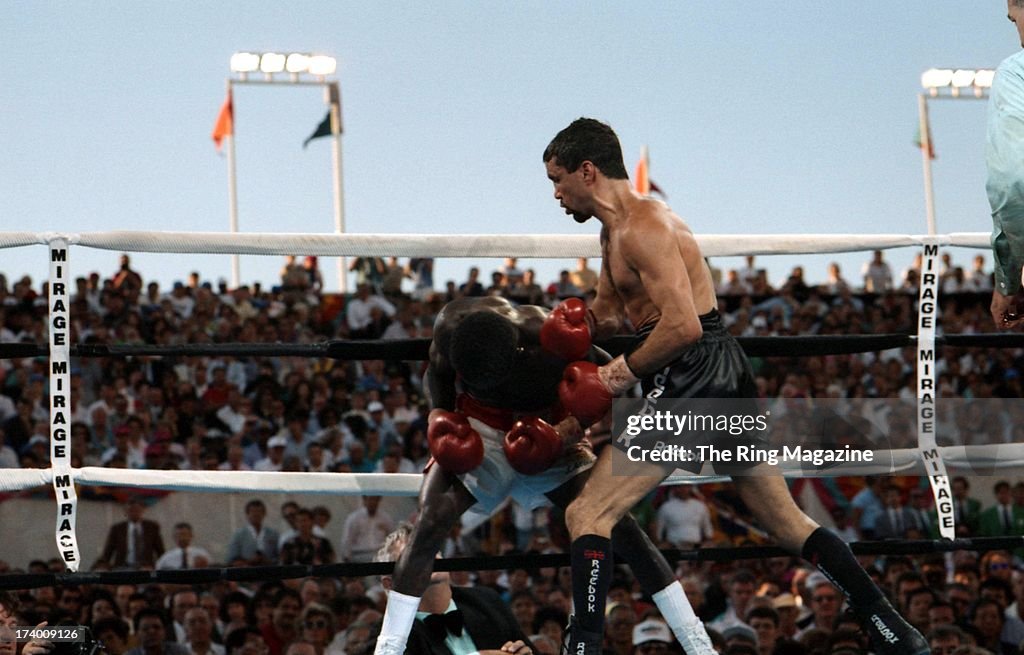 Jeff Fenech Lands A Punch Against Azumah Nelson During The Fight jeff-fenech-lands-a-punch-against-azumah-nelson-during-the-fight