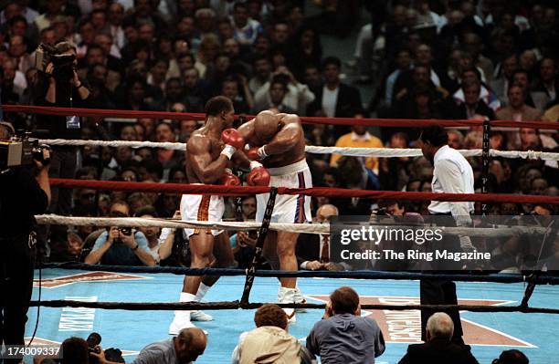 Holyfield Ripped 159 Holyfield Vs Foreman Fight April Stock Photos, High-Res Pictures ...