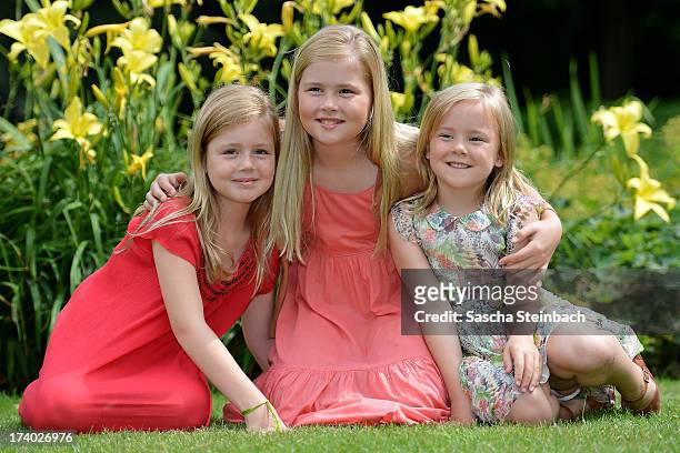 Princess Alexia of the Netherlands, Crown Princess Catharina-Amalia of the Netherlands of the Netherlands and Princess Ariane of the Netherlands pose...