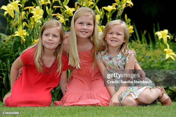 Princess Alexia of the Netherlands, Crown Princess Catharina-Amalia of the Netherlands of the Netherlands and Princess Ariane of the Netherlands pose...