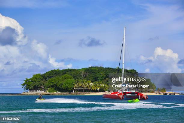 hideway island in mele bay, port vila - port vila stock pictures, royalty-free photos & images
