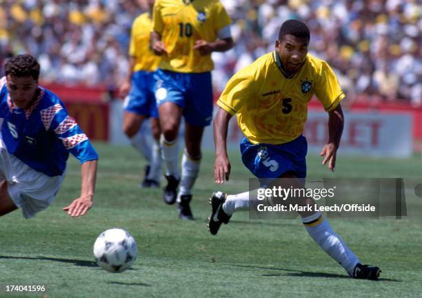 Football World Cup 1994, Brazil v Russia, Mauro Silva.