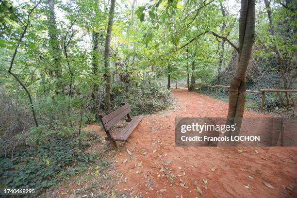 Sentier des ocres du Luberon à Roussillon dans le Vaucluse le 16 octobre 2005.