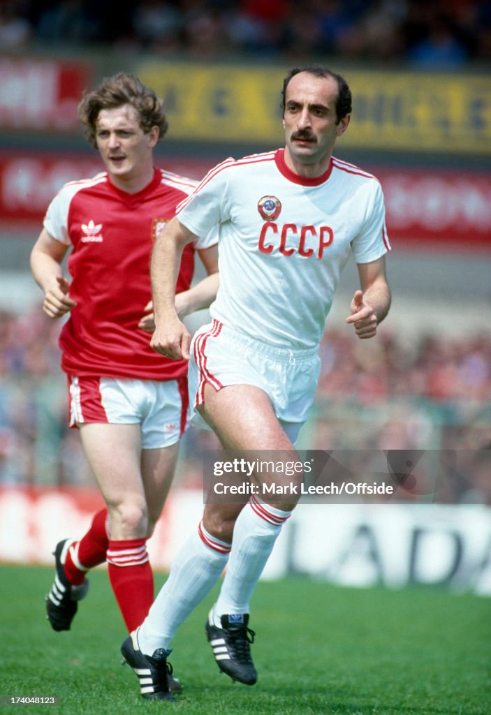 30/5/1981 International Football. Wales v Russia (USSR). David Kipiani