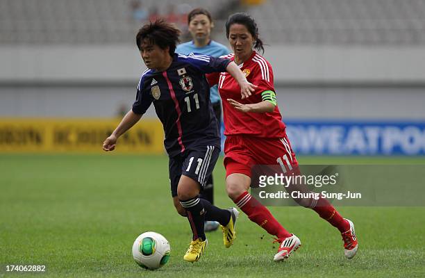 Shinobu Ohno of Japan compete for the ball with Pu Wei of China during the EAFF Women's East Asian Cup match between Japan and China at Seoul World...