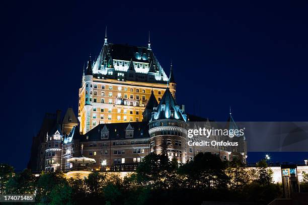 chateau frontenac à noite, a cidade de quebec, canadá - chateau frontenac hotel - fotografias e filmes do acervo