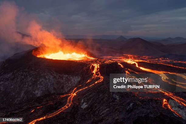 iceland, reykjanes peninsula, aerial view of the eruption of the fagradalsfjall volcano - volcanic activity bildbanksfoton och bilder