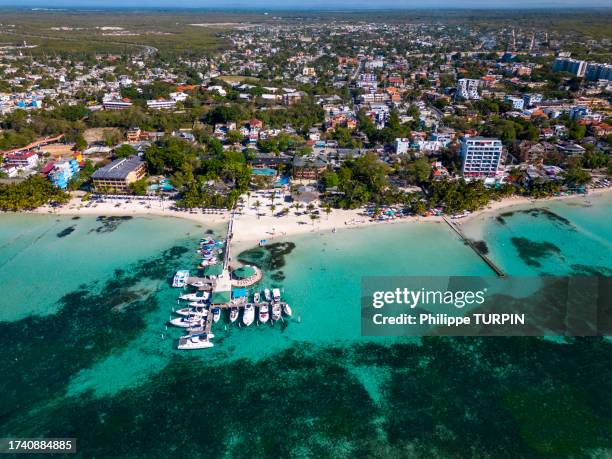 dominican republic, santo domingo province, boca chica - dominicano fotografías e imágenes de stock