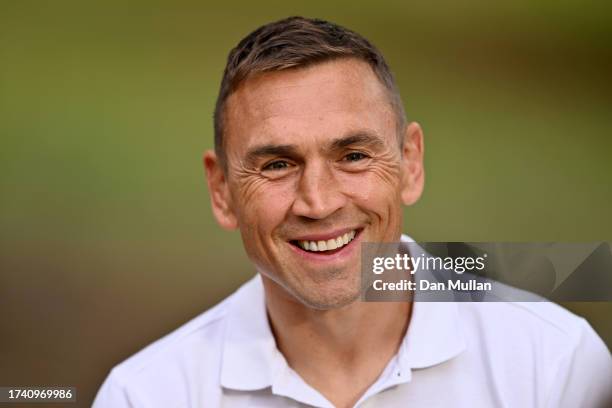 Kevin Sinfield, Defence Coach of England speaks to the media following a training session at Institut National du Sport on October 17, 2023 in Paris,...