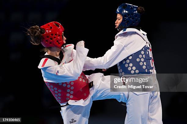 Elizabeth Alvarado of Peru competes with Amanda Sanchez of Costa Rica during a women's -57 kg combat of WTF World Taekwondo Championships 2013 at the...