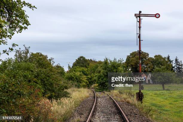 abandoned railway line with old signal - rust germany photos et images de collection
