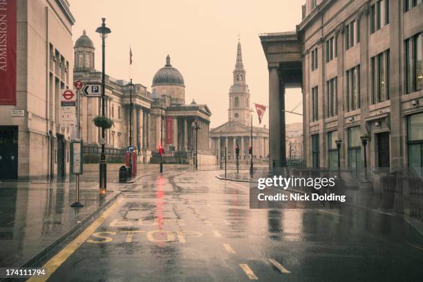 deserted london 06 - trafalgar square stock pictures, royalty-free photos & images