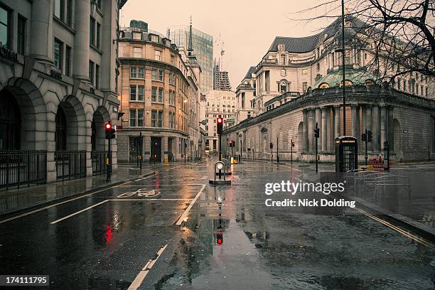 deserted london 01 - rainy day stock pictures, royalty-free photos & images