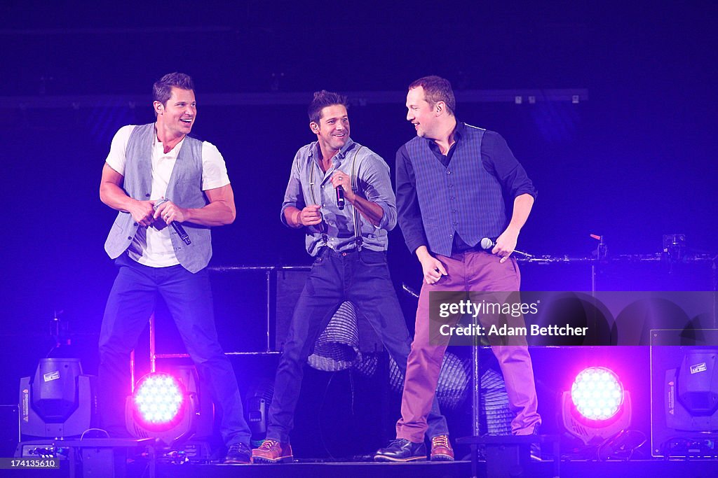 New Kids On The Block, 98 Degrees And Boyz II Men In Concert - Minneapolis, MN