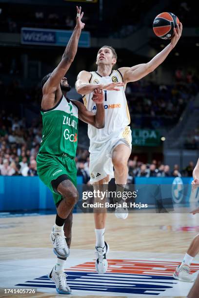 Fabien Causeur of Real Madrid and Keenan Evans of Zalgiris Kaunas during the Turkish Airlines EuroLeague Regular Season Round 3 match between Real...