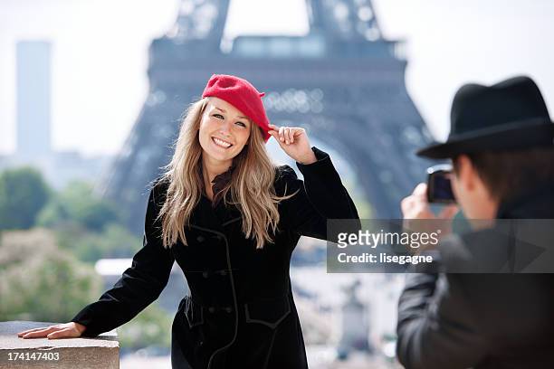 young woman posing - beret 個照片及圖片檔