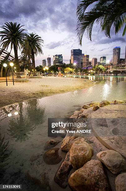 south bank beach in brisbane - brisbane beach stock pictures, royalty-free photos & images