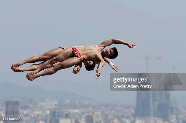 Yuan Cao and Yanguan Zhang of China competes in the Men's 10m Platform Synchronised Diving preliminary round on day two of the 15th FINA World...