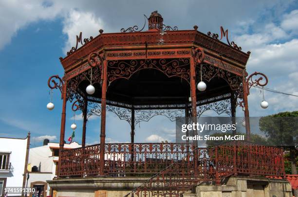 kiosco [kiosk/bandstand], plaza benito juárez, metepec, state of mexico, mexico - kiosco stock-fotos und bilder